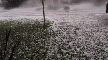 Tormenta feroz en Mar del Plata: granizo de cuatro centímetros destrozó autos y casas
