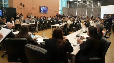 Entre críticas, Diputados convocan al secretario de Hacienda y el Ministro Caputo