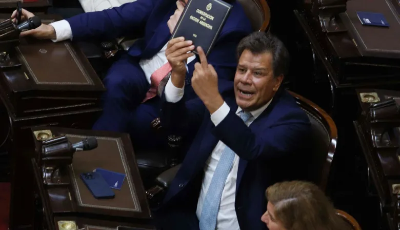 "Códigos mafiosos" y "brutal operación": el entorno de Manes redobló la apuesta