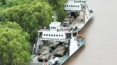 A contrarreloj: sigue la búsqueda del sargento desaparecido en el río Paraná tras volcar su embarcación