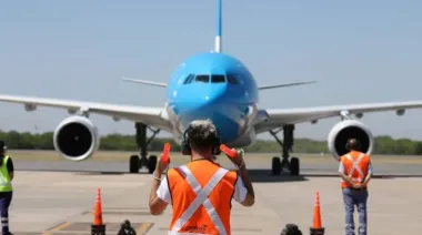 Conflicto aeronáutico: Aerolíneas Argentinas y los gremios firmaron un preacuerdo