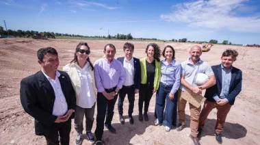 Kicillof recorrió obras y denunció que Milei paralizó construcción de 86 centros de salud