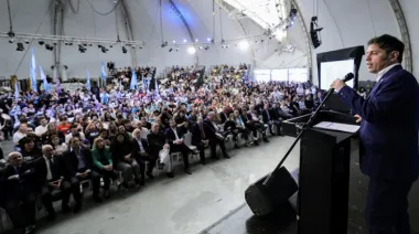 "Su gobierno es una estafa de TikTok, Caputo se está timbeando el país”