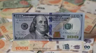 El dólar blue abre hoy por debajo del oficial