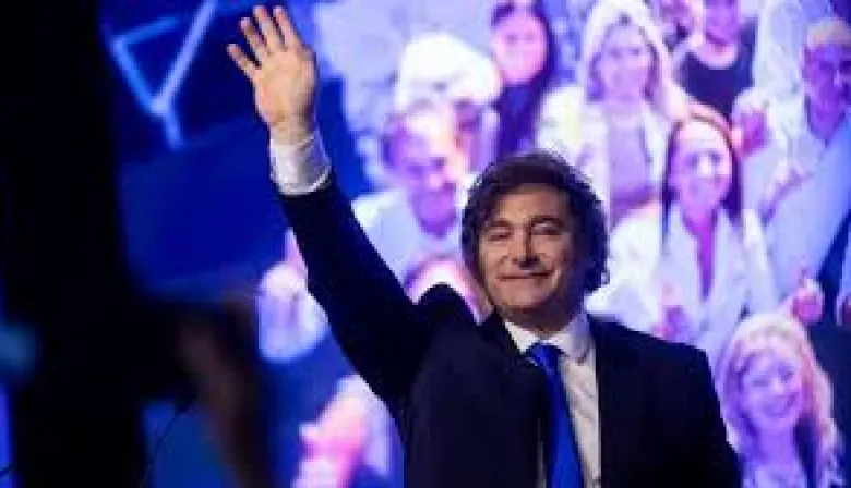 Javier Milei celebró el triunfo de LLA desde Olivos y prometió “inflación cero”