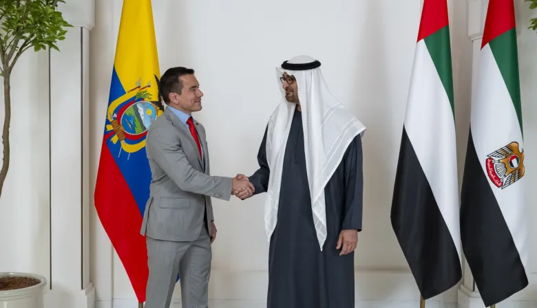 Ecuador abre embajada y negocia con Emiratos: energía, café y geopolítica