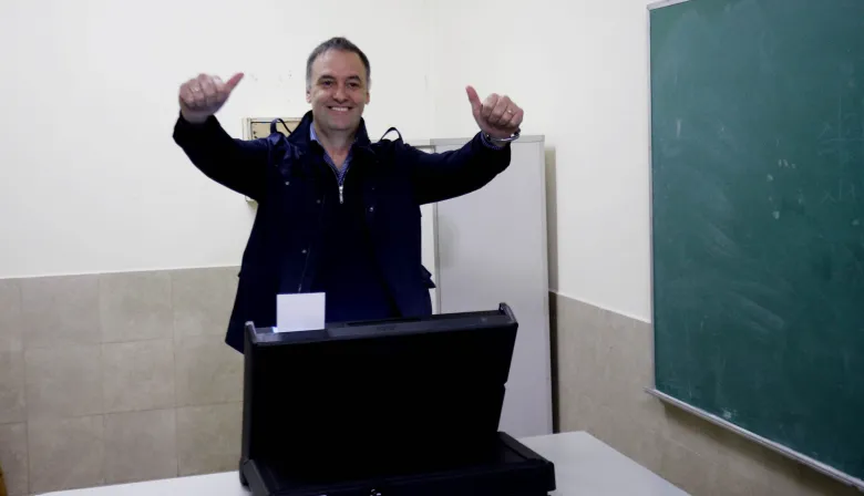 "No hay que hacer tanto escándalo, todos pasamos por fake news", dijo Adorni sobre el video