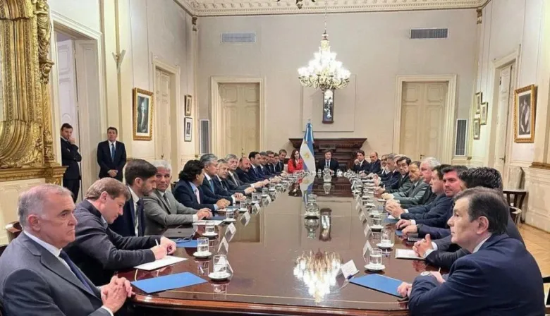 Los gobernadores suben la apuesta y esperan un gesto de Milei para no romper