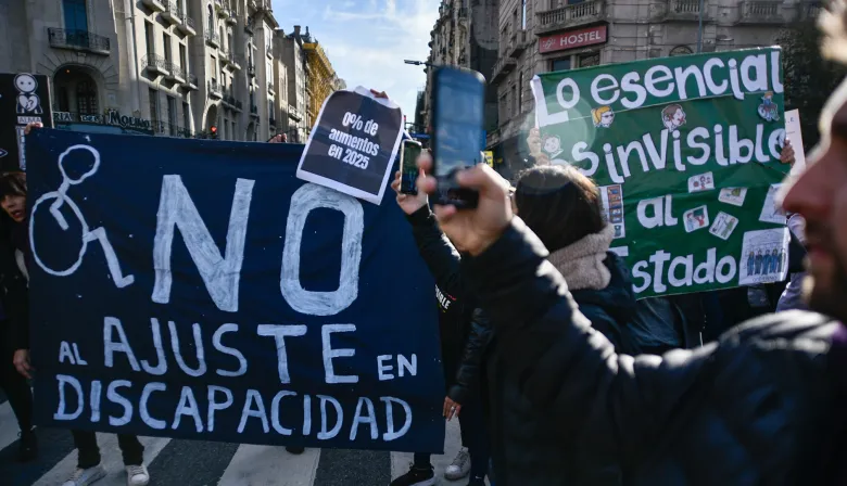 Denuncian que más de 1700 chicos perdieron a sus acompañantes terapéuticos