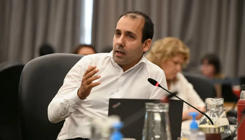 Proponen invalidar los pactos con EE.UU. que no pasen por el Congreso