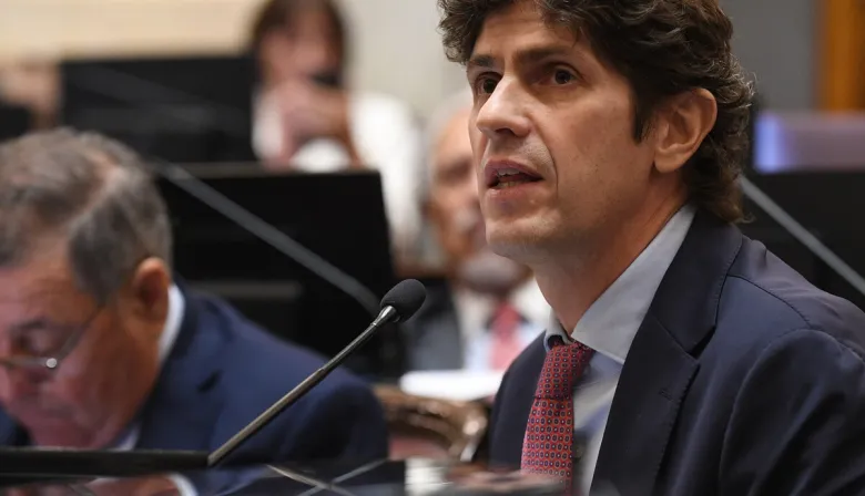 LLA busca arrebatarle la banca a Lousteau en el escrutinio final