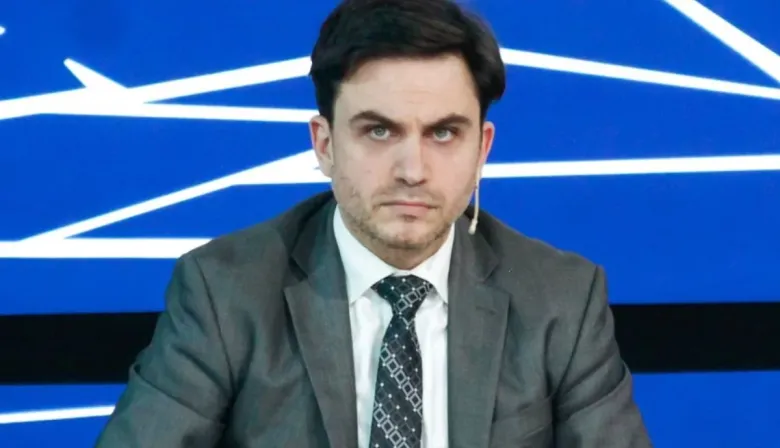 Ramiro Marra ironizó con una metáfora futbolera por el ascenso de Manuel Adorni