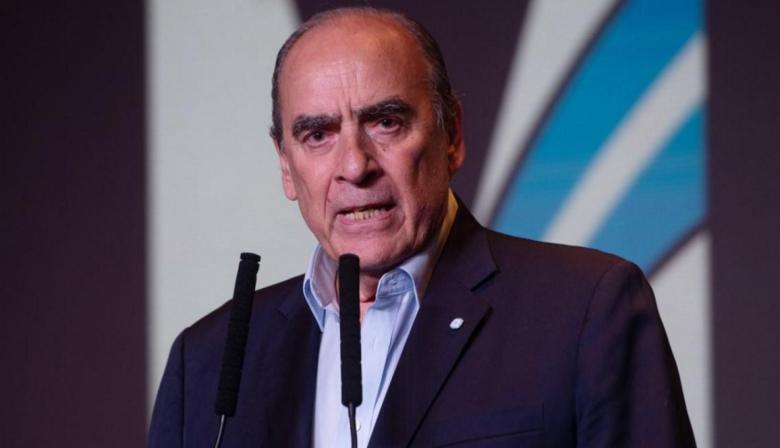 Francos anunció un inminente proyecto para permitir el uso legal de dólares no declarados