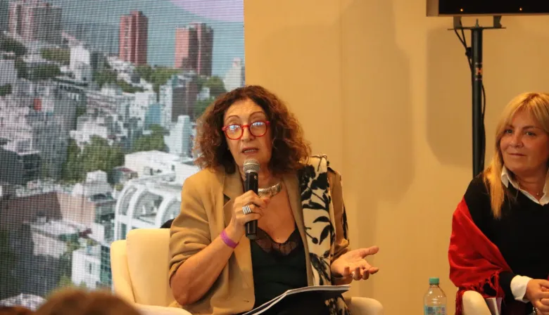 Ciudades cuidadoras o retroceso conservador: el llamado urgente de Ana Falú