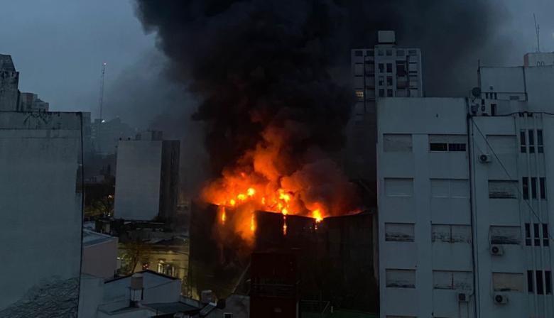 Incendio en depósito clausurado reaviva críticas a la inacción judicial