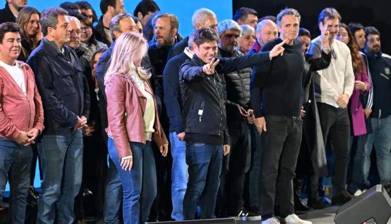 Kicillof se reúne con 80 intendentes para planificar la estrategia de cara a octubre