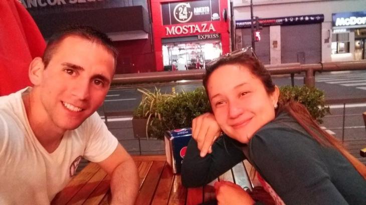 El gendarme Nahuel Gallo con su esposa