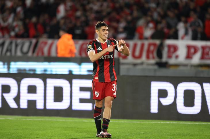 Santiago Lencina es una de las piezas nuevas en las cuales confía Gallardo. La rompió en Córdoba y ya es una fija en este equipo.