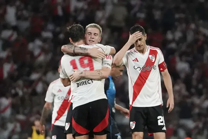 River debuto en la Copa Argentina 2025 en el Madre de Ciudades donde venció a Ciudad Bolviar por 2 a 0. Esa noche, Franco Mastantuono convirtió un gol y fue la figura.