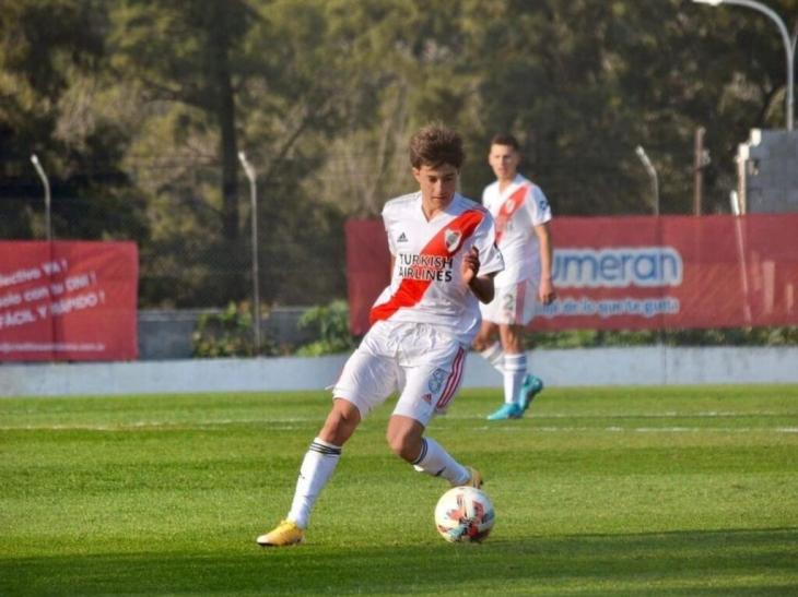 Llegó al club a los 10 años y tiene como referente a Leonardo Ponzio.