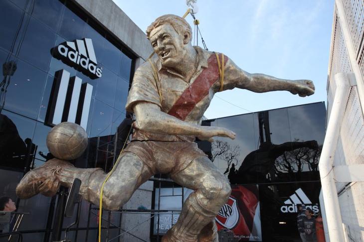 "Angelito" tiene una estatua en el Monumental.