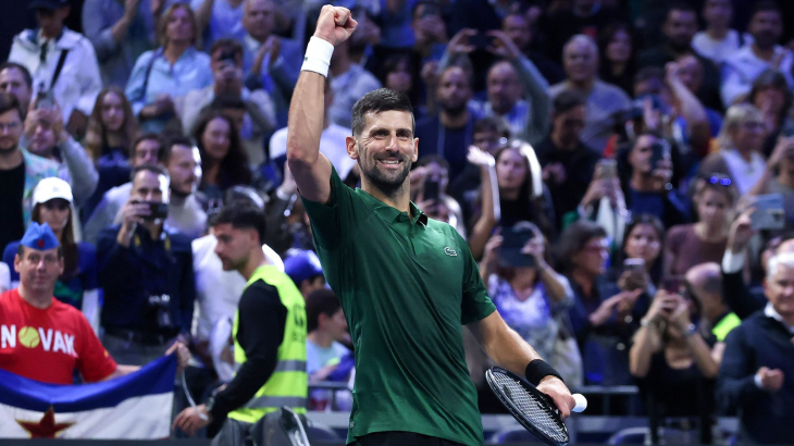 Novak Djokovic celebrando uno de sus puntos en el partido ante Musetti.