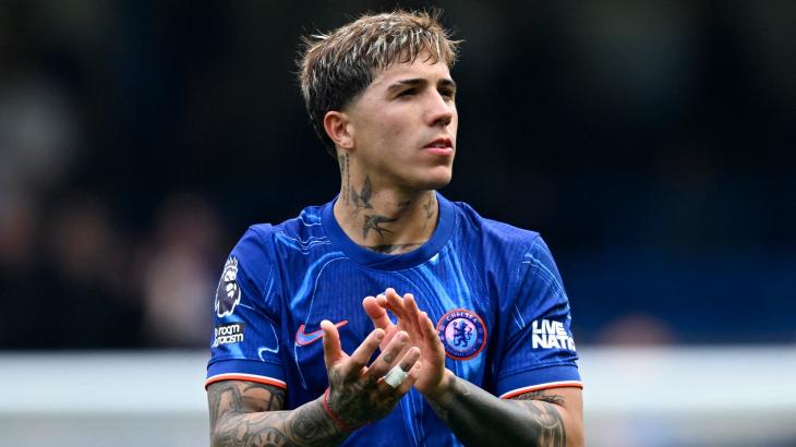 Enzo Fernández tuvo acción este fin de semana al enfrentar al Wolves en la Premier League.