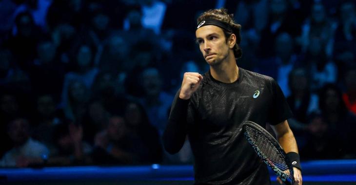 Lorenzo Musetti ganó su mejor partido del año ante Alex De Minaur en las ATP Finals en Turín.