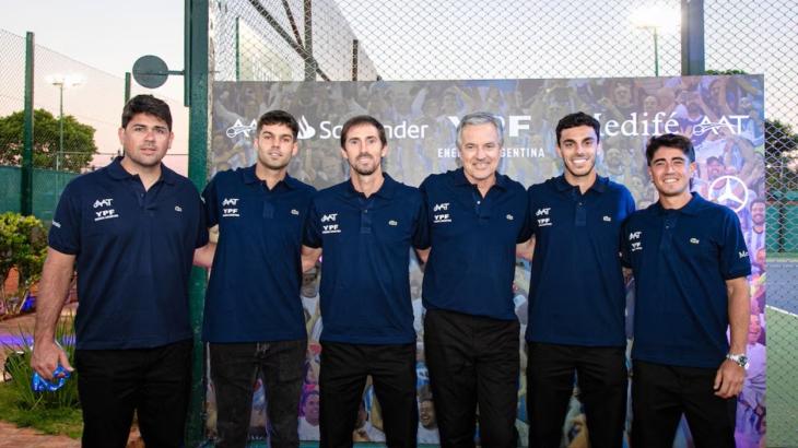 La delegación argentina en el Tenis Club Argentino antes del viaje a Italia para la Copa Davis.