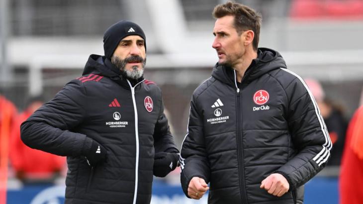 Luego de ser ayudante de campo de Martin Demichelis en River, Pinola aceptó la propuesta del Nuremberg y cumple ese mismo rol con Miroslav Klose.