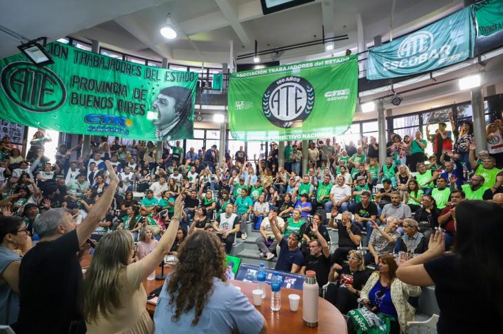 Manifestación de ATE en reclamo de paritarias que superen la inflación y contra el ajuste en el Estado