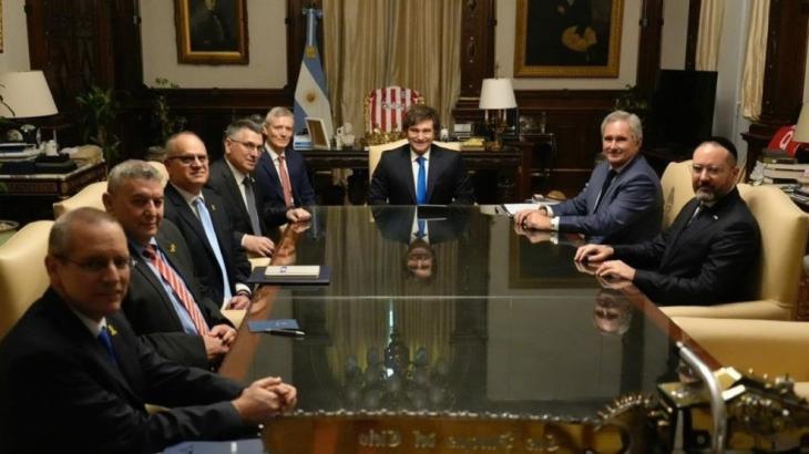 El abrazo de Ver&oacute;n y Secco descoloc&oacute; al mundo libertario, que hab&iacute;a respaldado a Ver&oacute;n en el enfrentamiento contra la AFA