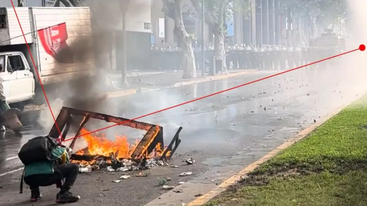 Reconstrucci&oacute;n pericial del disparo que hiri&oacute; al fotorreportero Pablo Grillo.
