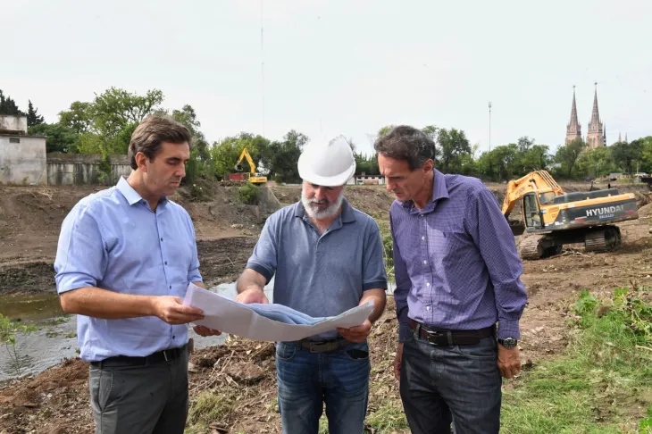 Gabriel Katopodis analizando las obras prioritarias de desag&uuml;es pluviales en la cuenca San Francisco-Las Piedras.