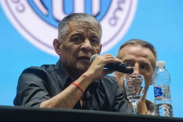 Octavio Arg&uuml;ello, cosecretario de la CGT, cuestionando el proyecto de reforma laboral oficialista.