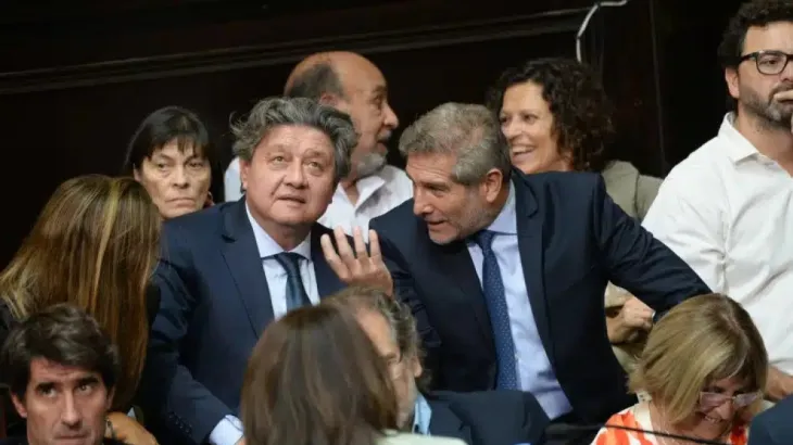 El proyecto que establece regulaciones en las playas bonaerenses fue presentado por los senadores Sergio Vargas y Carlos Kikuchi, del bloque Uni&oacute;n y Libertad.