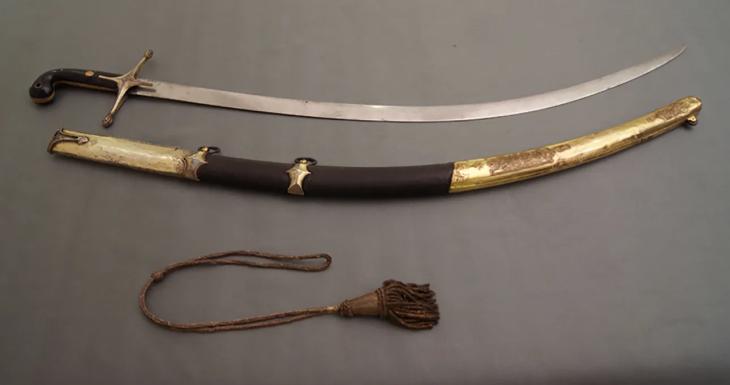La historia del sable corvo de San Mart&iacute;n.