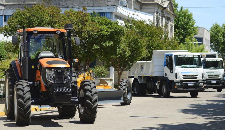 Maquinaria pesada adquirida por municipios bonaerenses mediante leasing.