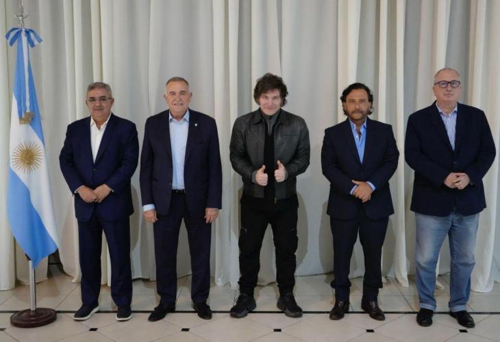 Jaldo, Jalil y S&aacute;enz junto a Milei por la reforma laboral.