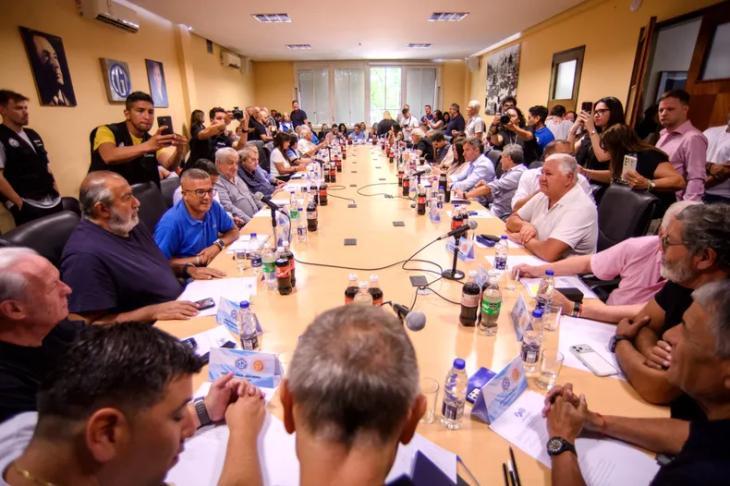 El líder de la UOM, Abel Furlán, desafió la decisión de la cúpula de la CGT y convocó al paro.