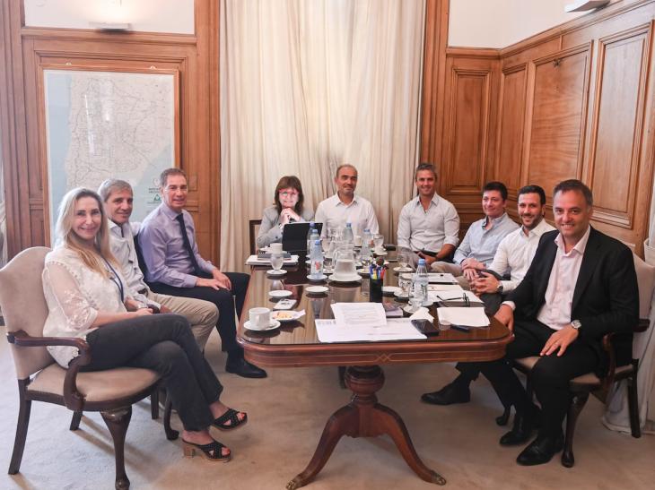 Funcionarios del Gobierno nacional reunidos en la Casa Rosada para definir la estrategia legislativa.