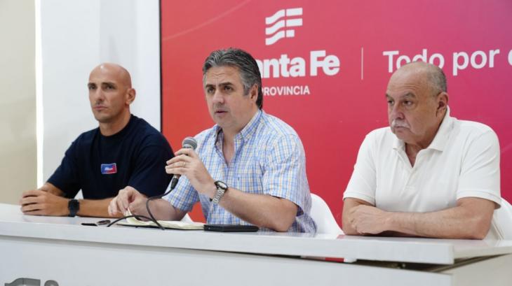 El ministro de Seguridad de Santa Fe, Pablo Cococcioni, anunciando sanciones y denuncias penales contra polic&iacute;as.