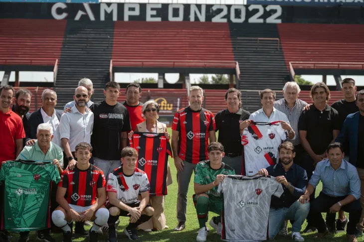Rogelio Frigerio en la presentación de la camiseta de Patronato, en Paraná, Entre Ríos.