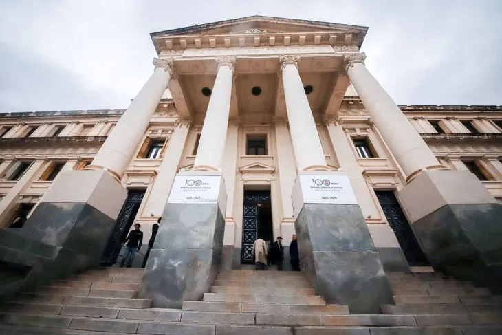 El m&aacute;ximo tribunal provincial deber&aacute; definir la validez de la toma de deuda.