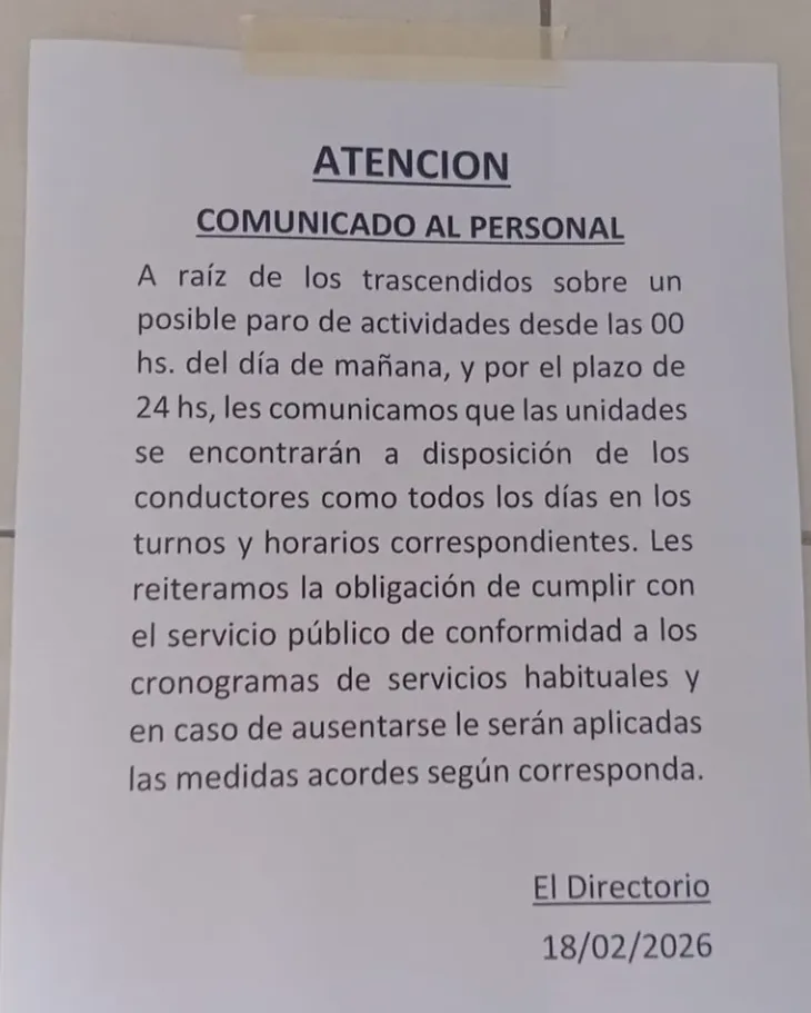 Cartel de la empresa DOTA informando a los choferes sobre la disponibilidad de unidades.