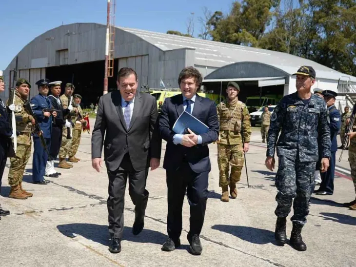 Guillermo Montenegro junto a Javier Milei, en un acto oficial