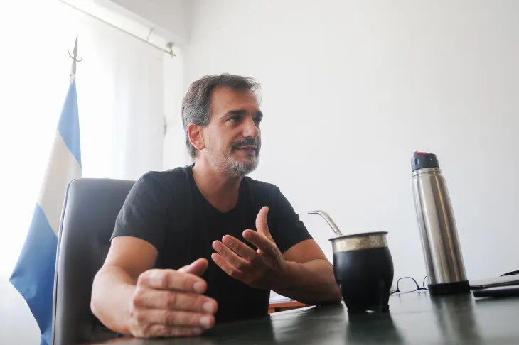 El proyecto de Sebasti&aacute;n Galmarini busca modificar el C&oacute;digo Electoral para asegurar la paridad de g&eacute;nero.