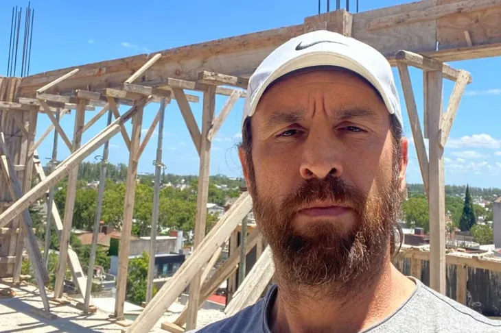 Oscar Ahumada, exjugador de River, tiene una empresa de construcci&oacute;n en Z&aacute;rate.