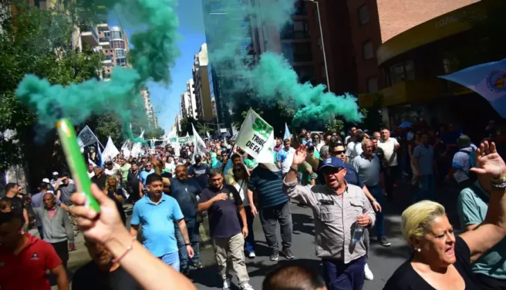 Estatales de C&oacute;rdoba reciben bono de $125.000 en ayuda escolar por hijo.