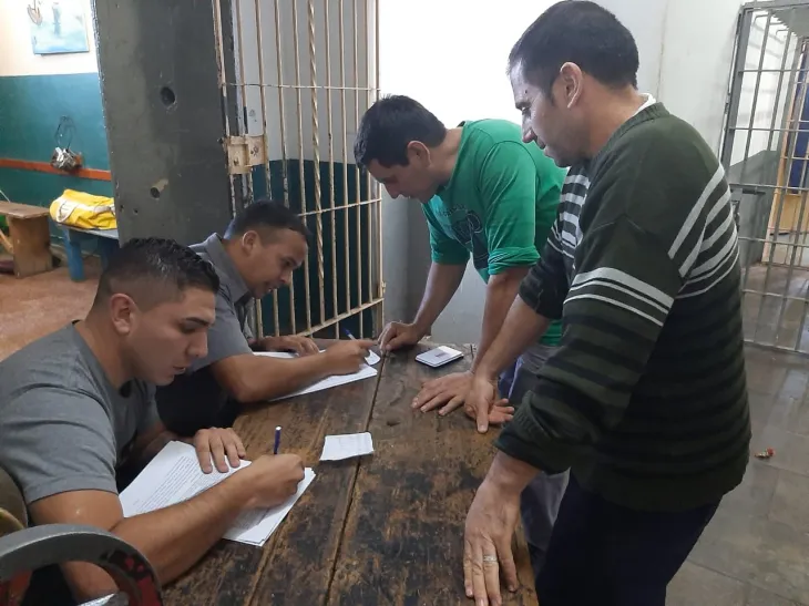 Los presos empezaron a usar celulares en las c&aacute;rceles bonaerenses en 2020.